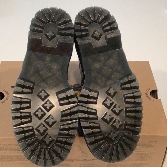 DR. MARTENS BLACK AND PINK ARCADIA - Picture 8 of 11